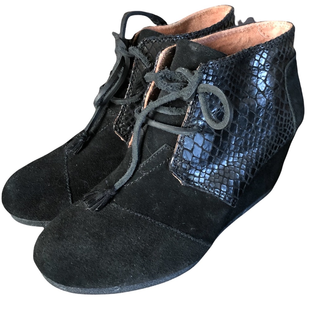 Toms suede wedge booties with faux snake print accents women’s size 6